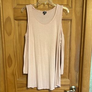 Women’s Cold Shoulder Swing Tunic Cable&Gauge
Light Pink Size XL Good Condition